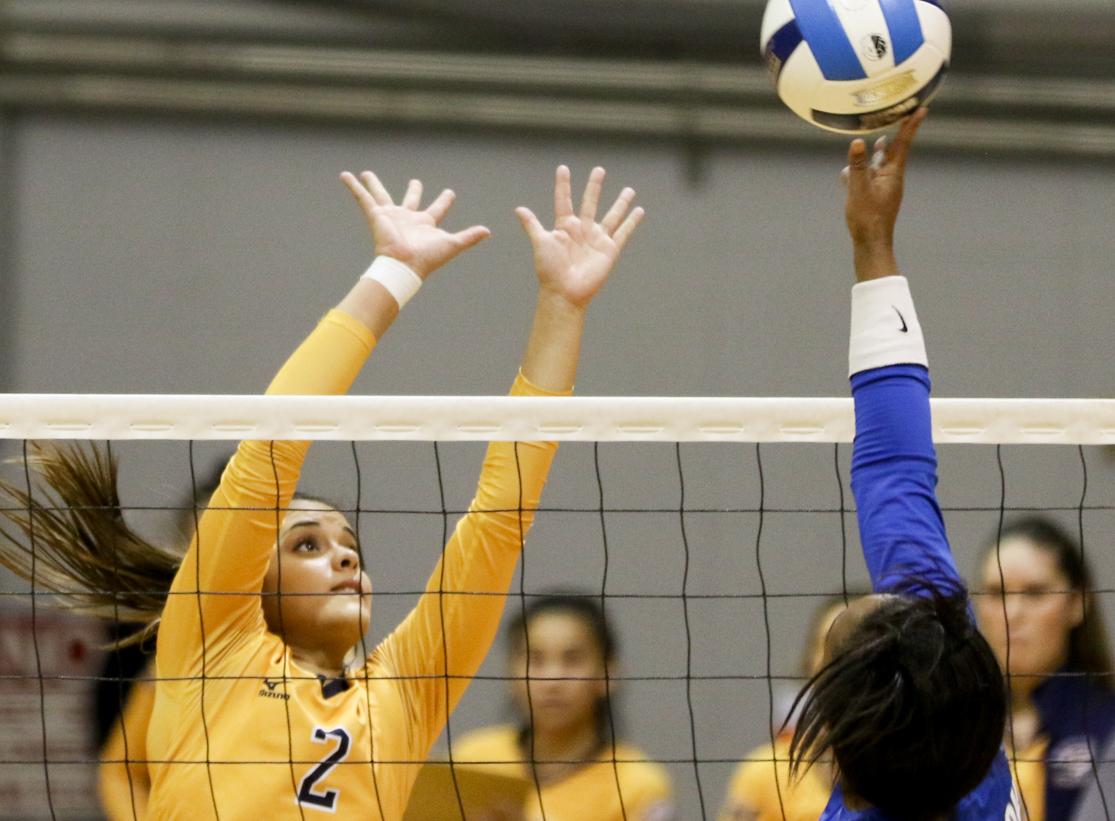 WNCC volleyball sweeps McCook at regionals