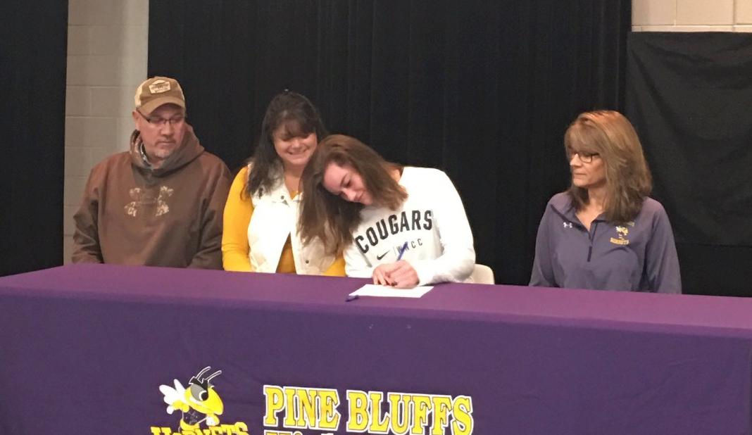 Pine Bluff’s Fornstrom inks with WNCC volleyball