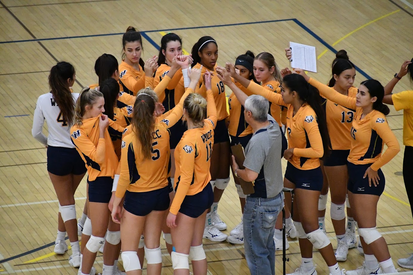 WNCC volleyball team split matches on Saturday
